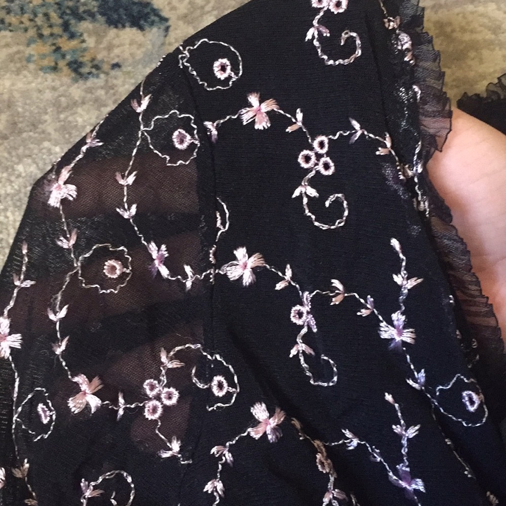 Pink embroidered black blouse - Picture 9 of 10